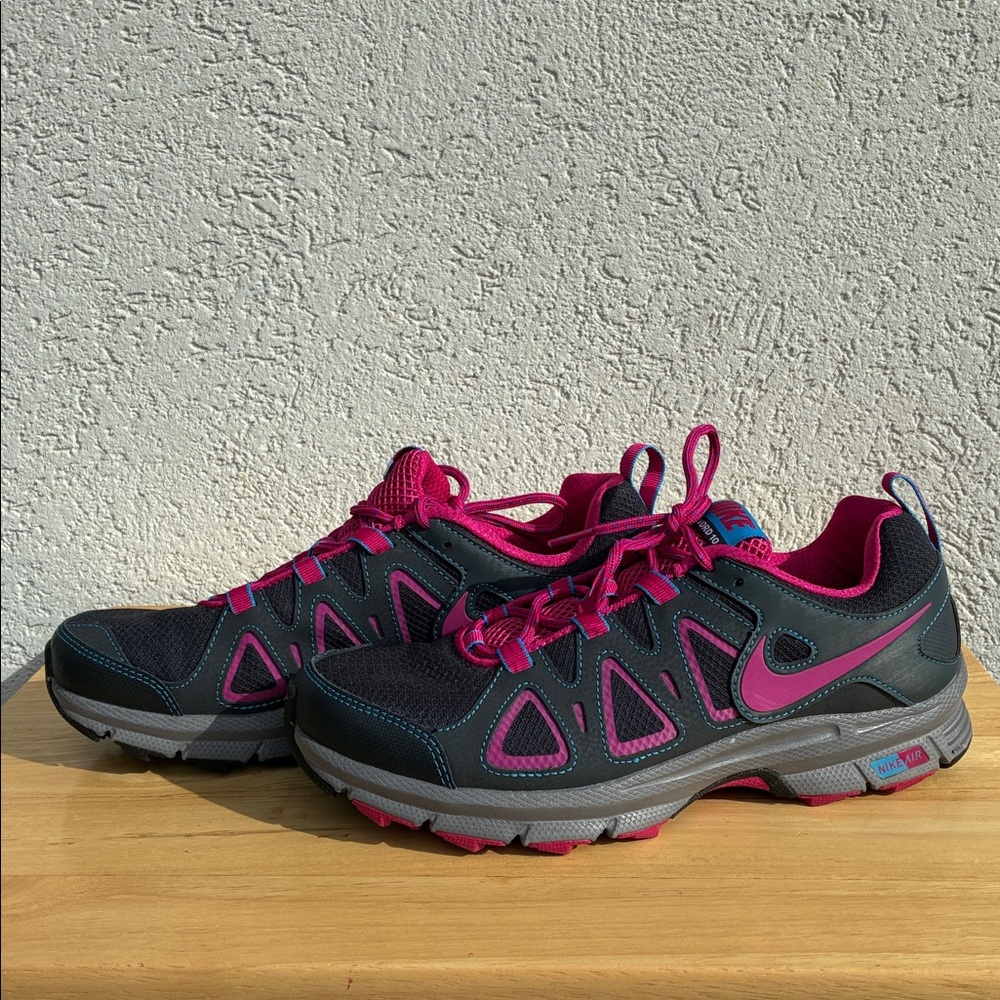 Nike Alvord 10 Black and Pink Trail shoe Nikeair.